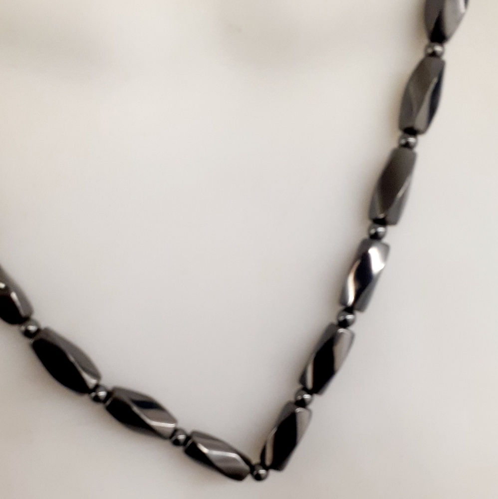 24" Hematite magnetic bead necklace - Picture 3 of 5